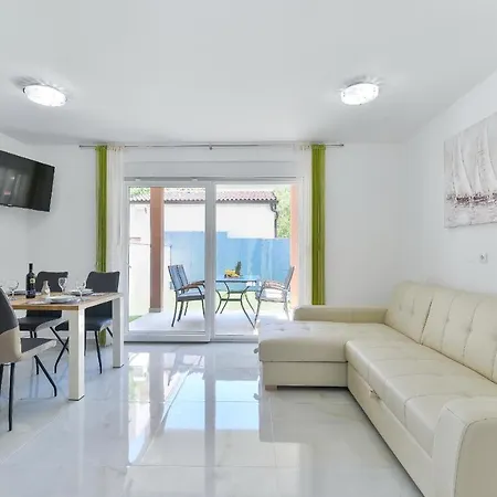 Villa Crowonder Cascada With Jacuzzi - S3 Starigrad Paklenica