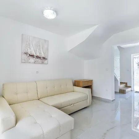 Villa Crowonder Cascada With Jacuzzi - S3 Starigrad Paklenica