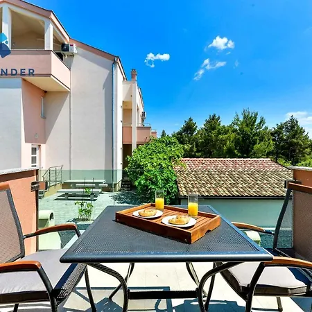 Crowonder Cascada With Jacuzzi - S3 Villa Starigrad-Paklenica