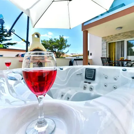 Crowonder Cascada With Jacuzzi - S3 Villa Starigrad-Paklenica