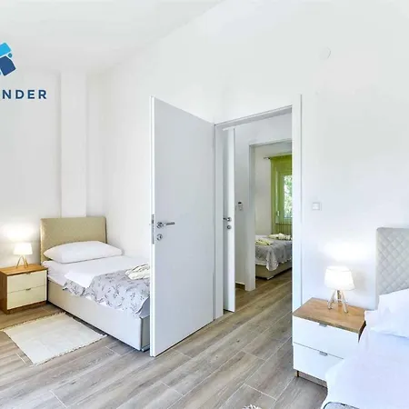 Crowonder Cascada With Jacuzzi - S3